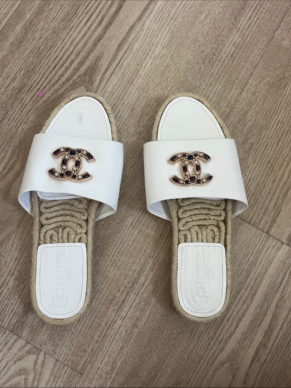 CHANEL White Leather Slide Sandals with Gold CC Medallion